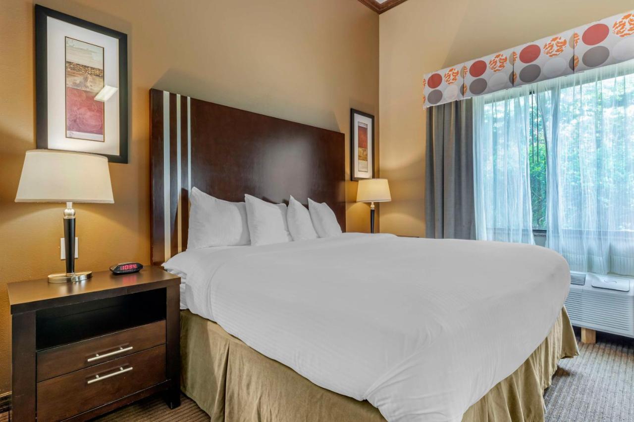 Best Western Plus Texoma Hotel & Suites Denison Exterior photo