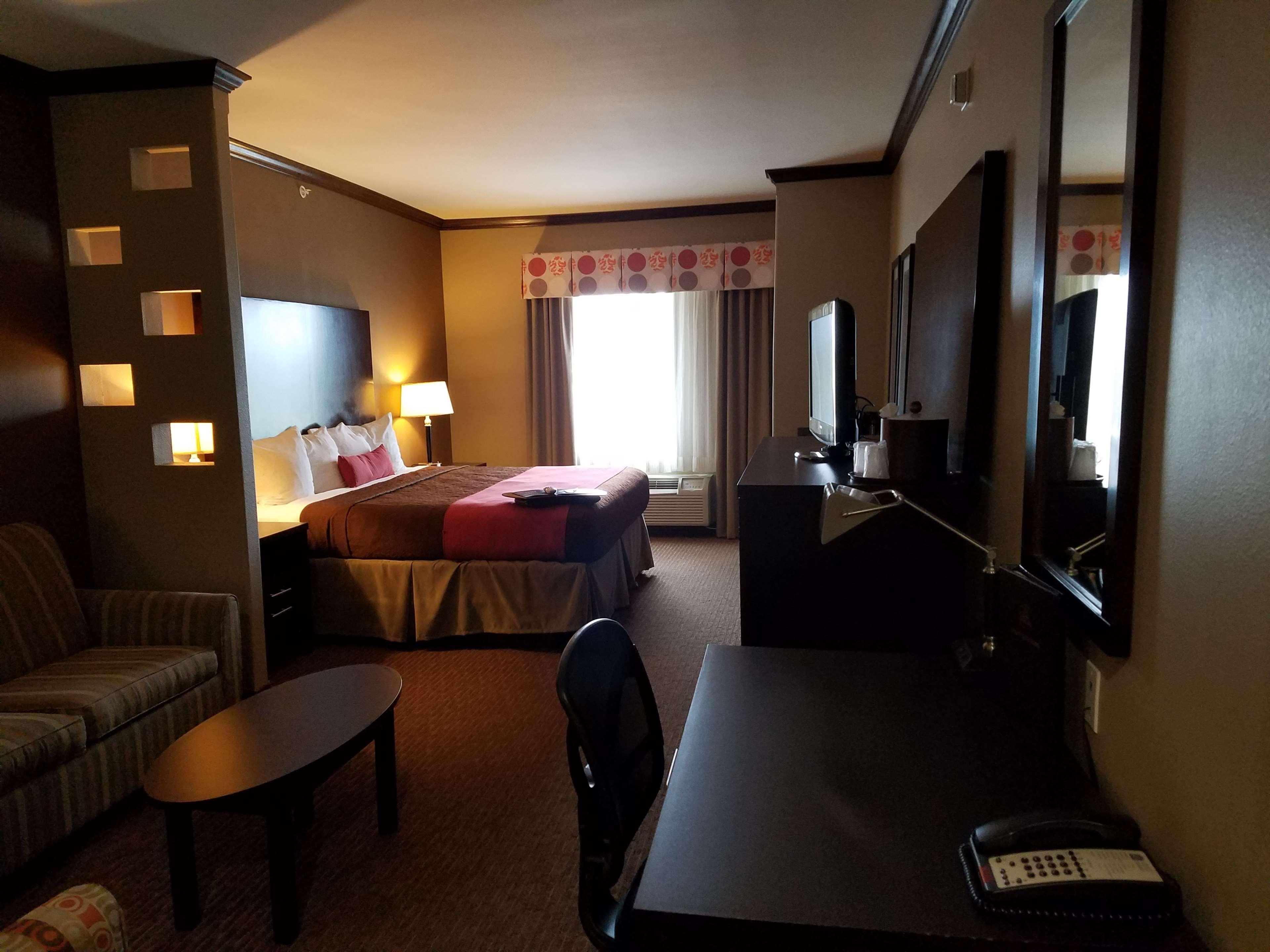 Best Western Plus Texoma Hotel & Suites Denison Exterior photo